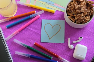  Etiketlere ve notlara yazmak için bir sürü açık alan ve notlar üzerine sözcükler