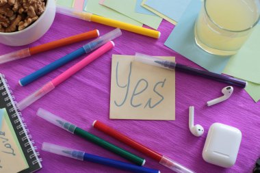  Etiketlere ve notlara yazmak için bir sürü açık alan ve notlar üzerine sözcükler