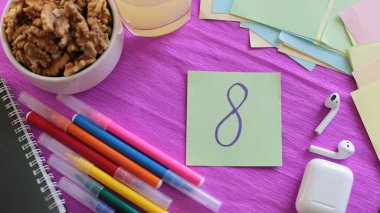  Etiketlere ve notlara yazmak için bir sürü açık alan ve notlar üzerine sözcükler