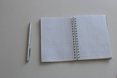  Etiketlere ve notlara yazmak için bir sürü açık alan ve notlar üzerine sözcükler