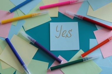  Etiketlere ve notlara yazmak için bir sürü açık alan ve notlar üzerine sözcükler