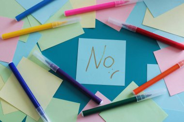  Etiketlere ve notlara yazmak için bir sürü açık alan ve notlar üzerine sözcükler