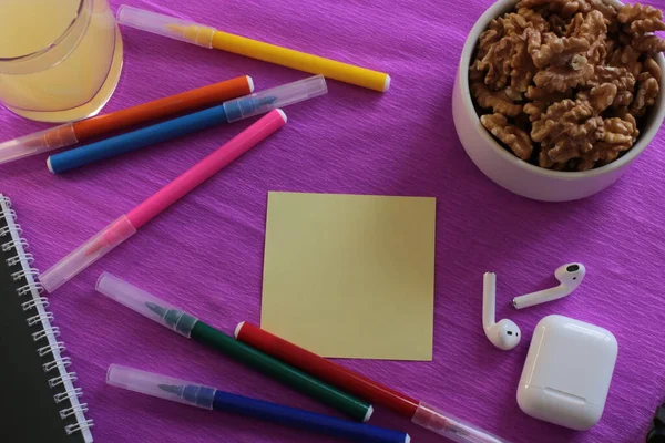  Etiketlere ve notlara yazmak için bir sürü açık alan ve notlar üzerine sözcükler