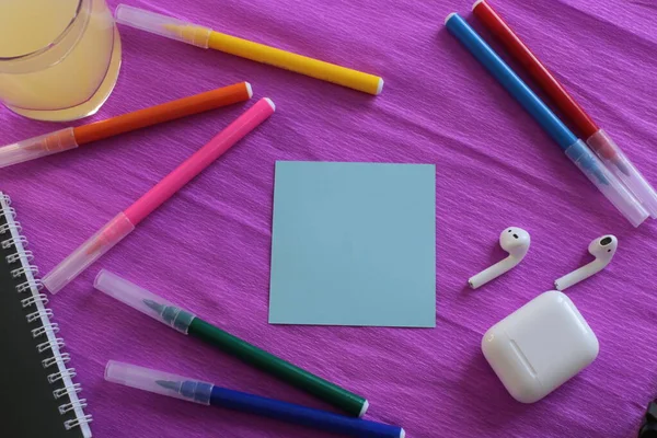  Etiketlere ve notlara yazmak için bir sürü açık alan ve notlar üzerine sözcükler