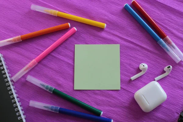  Etiketlere ve notlara yazmak için bir sürü açık alan ve notlar üzerine sözcükler