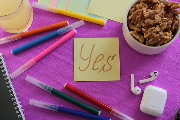  Etiketlere ve notlara yazmak için bir sürü açık alan ve notlar üzerine sözcükler