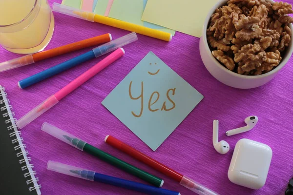  Etiketlere ve notlara yazmak için bir sürü açık alan ve notlar üzerine sözcükler