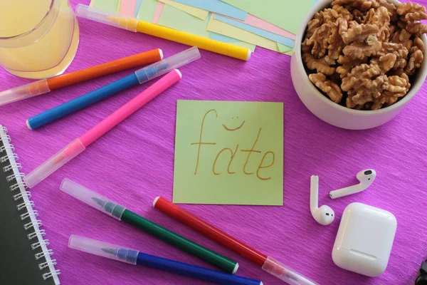  Etiketlere ve notlara yazmak için bir sürü açık alan ve notlar üzerine sözcükler