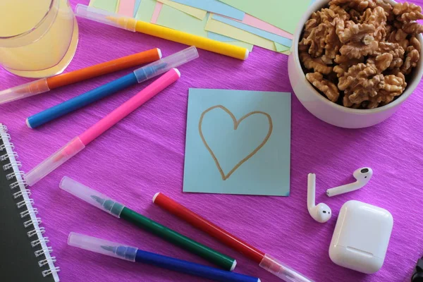  Etiketlere ve notlara yazmak için bir sürü açık alan ve notlar üzerine sözcükler