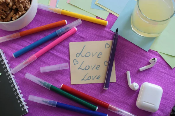  Etiketlere ve notlara yazmak için bir sürü açık alan ve notlar üzerine sözcükler