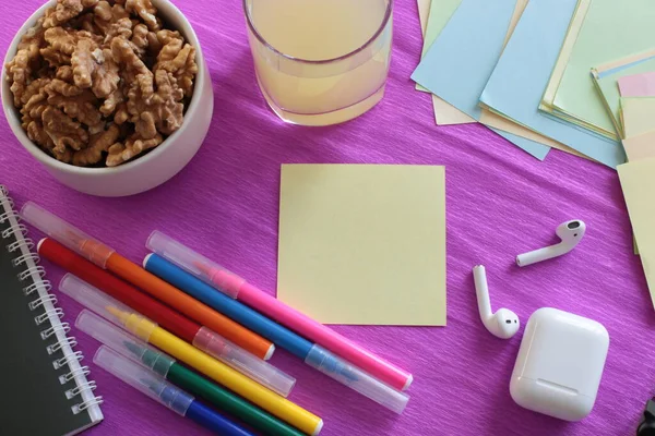  Etiketlere ve notlara yazmak için bir sürü açık alan ve notlar üzerine sözcükler