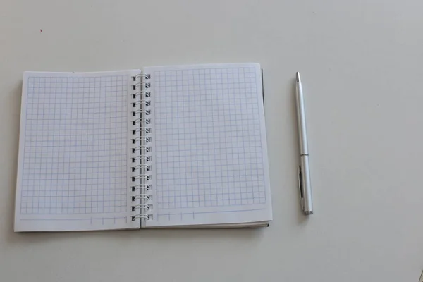 Viel Freiraum Zum Schreiben Auf Aufklebern Und Einem Notizblock Zahlen — Stockfoto