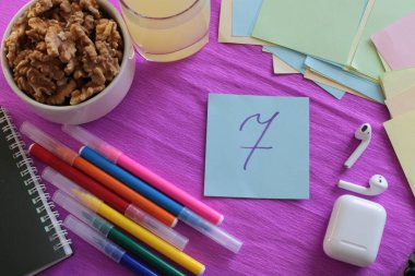  Etiketlere ve notlara yazmak için bir sürü açık alan ve notlar üzerine sözcükler