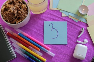  Etiketlere ve notlara yazmak için bir sürü açık alan ve notlar üzerine sözcükler