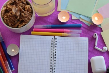  Etiketlere ve notlara yazmak için bir sürü açık alan ve notlar üzerine sözcükler