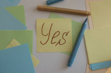  Etiketlere ve notlara yazmak için bir sürü açık alan ve notlar üzerine sözcükler