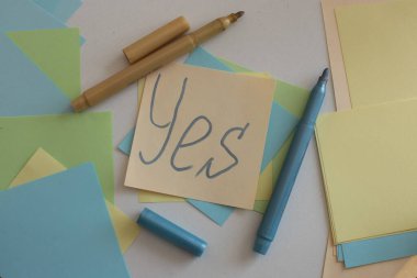  Etiketlere ve notlara yazmak için bir sürü açık alan ve notlar üzerine sözcükler