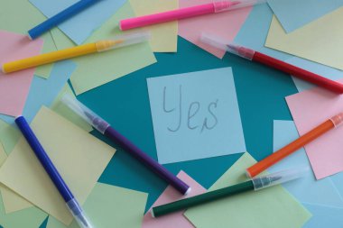  Etiketlere ve notlara yazmak için bir sürü açık alan ve notlar üzerine sözcükler