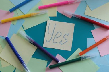  Etiketlere ve notlara yazmak için bir sürü açık alan ve notlar üzerine sözcükler