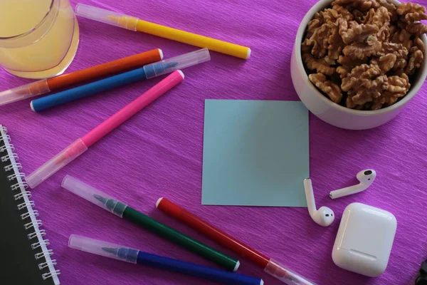  Etiketlere ve notlara yazmak için bir sürü açık alan ve notlar üzerine sözcükler