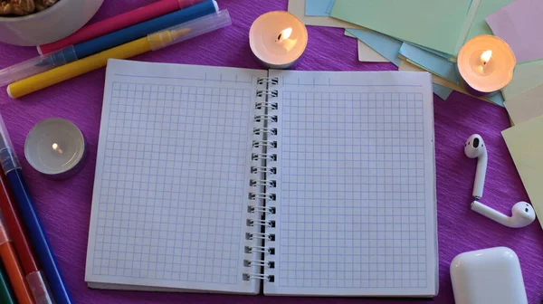  Etiketlere ve notlara yazmak için bir sürü açık alan ve notlar üzerine sözcükler