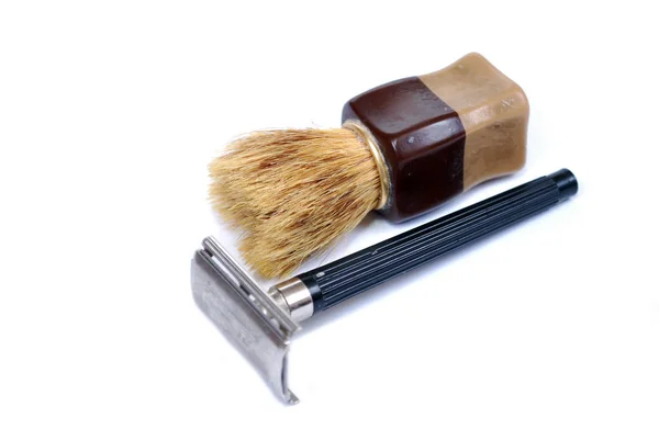 Rasiermesser Und Pinsel Liegen Zusammen Auf Weißem Hintergrund Persönliche Gegenstände — Stockfoto