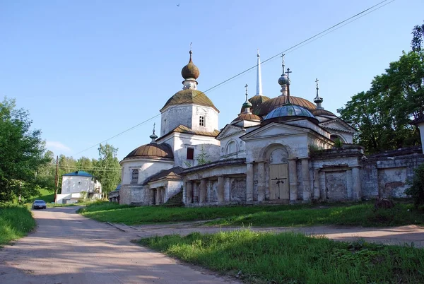 Kostel Paraskjeva Pyatnitsy Letní Odpoledne Městě Staritsa Oblasti Tver Rusko — Stock fotografie