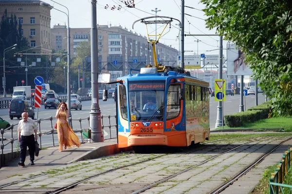 Трамвай Номер Отправляется Мира Авеню Летом Москва — стоковое фото