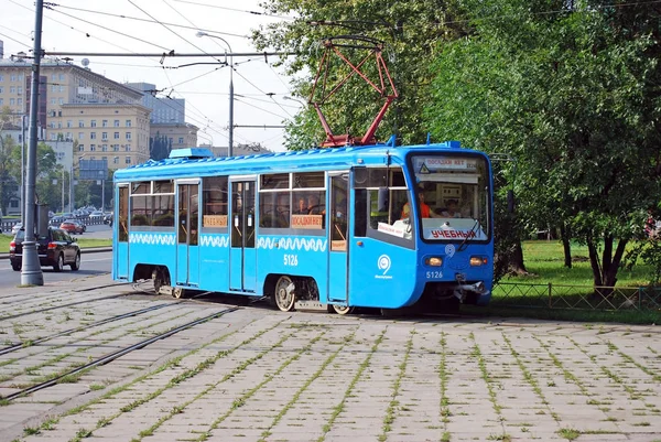 Tramwaj Edukacyjny Jedzie Mira Avenue Letnie Popołudnie Moskwa — Zdjęcie stockowe