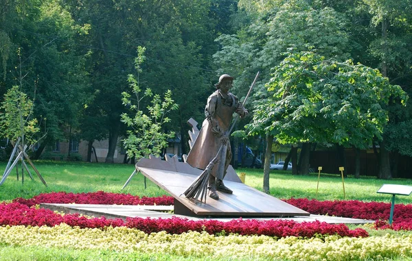 Скульптура Ростокіно Двірник Парку Водопроводу Літній День Москві — стокове фото