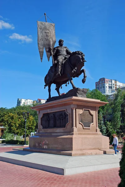 Prens Georgy Zasekin Anıtı - ilk voyvoda ve Volga Nehri Embankment üzerinde Samara üreticisi için. Samara. Rusya