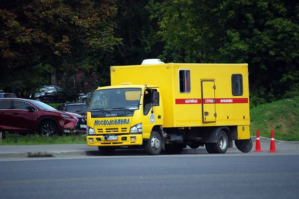 Servizio Emergenza Mosvodokanal Auto Costa Sulla Strada Lavoro Riparazione — Foto Stock