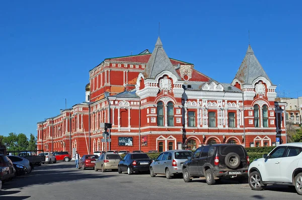 萨马拉学术戏剧剧院的M 高尔基在查帕耶夫广场 萨马拉市 俄罗斯 — 图库照片