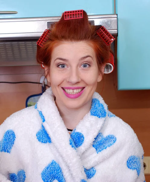 Emotional Housewife Hair Curlers — Stock Photo, Image