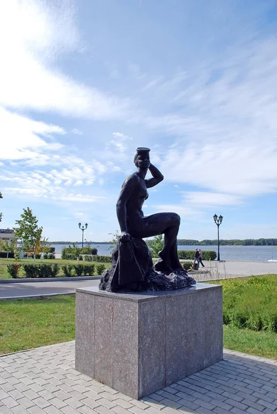 Escultura Bronze Bather Rio Volga Embankment Cidade Samara Rússia — Fotografia de Stock