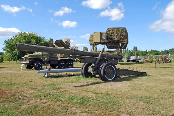300 mm Pc 9m55 tek namlulu fırlatıcı. K.G. Sakharov Teknik Müzesi. Togliatti şehri. Rusya.