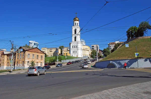 Intersecção Rua Vilonovskaya Com Avenida Volzhsky Tarde Torre Sineira Mosteiro — Fotografia de Stock