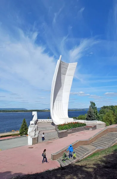 Patung Perahu Tepi Sungai Volga Sore Musim Panas Kota Samara — Stok Foto