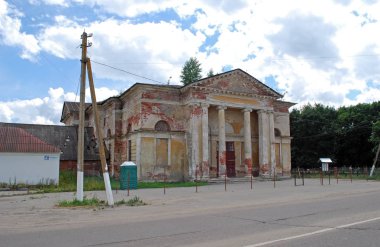 Dedinovo köyünde eski kapalı Rekreasyon merkezi. Lukhovitsky bölgesi. Rusya.