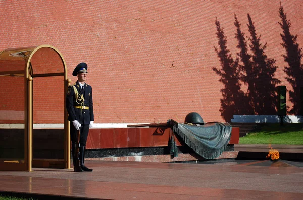 Moscovo Rússia Mudando Guarda Túmulo Soldado Desconhecido Jardim Alexander — Fotografia de Stock