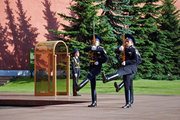 Moscovo Rússia Mudando Guarda Túmulo Soldado Desconhecido Jardim Alexander — Fotografia de Stock