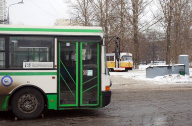 Otobüs ve tramvay, Sue Mosgortrans'a terminal istasyonunda nitrek tir. Moskova