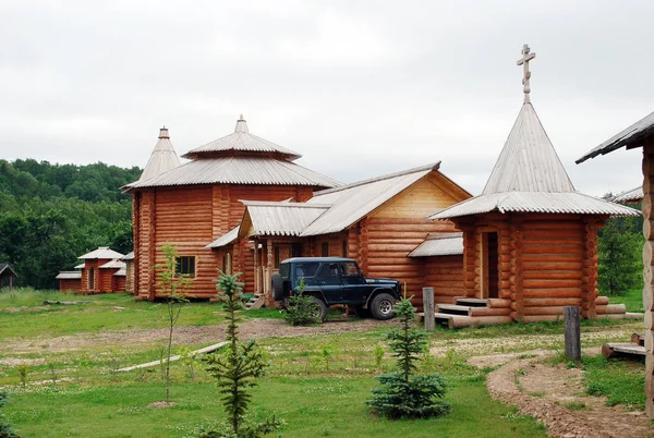 Drewniane Budynki Wyboją Terytorium Rezerwatu Klucz Gremyachy — Zdjęcie stockowe