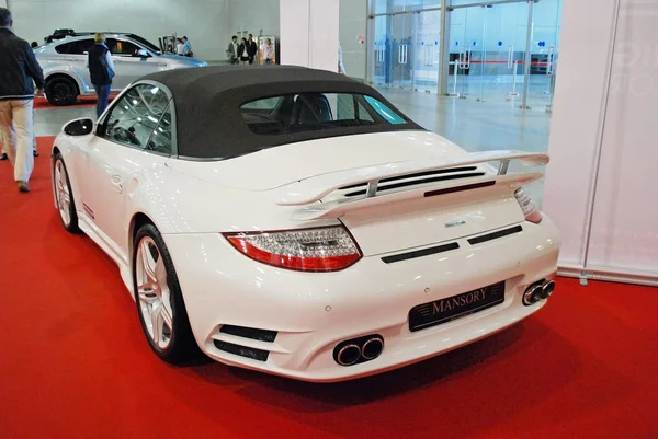 Beyaz Porsche 911 991 Crocus Expo Mansory Gelen Aton Ile — Stok fotoğraf