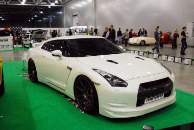 Beyaz Nissan Gt-R Crocus Expo 2012'de