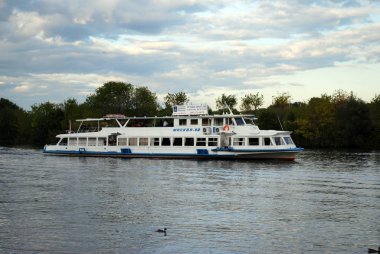 Moskova nehri üzerinde su otobüsü