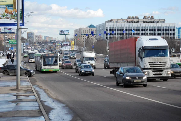 Autobús Volzhanin Moviéndose Carril Dedicado Autopista Volokolamsk Moscú — Foto de Stock