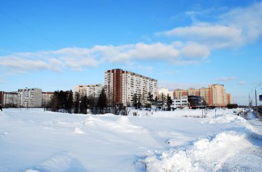 Kış Parkı bir evin yanında. Zelenograd