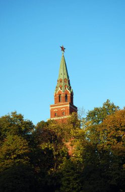 Gün batımında Kremlin Kulesi. Moskova