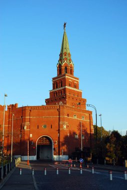 Gün batımında Kremlin Kulesi. Moskova